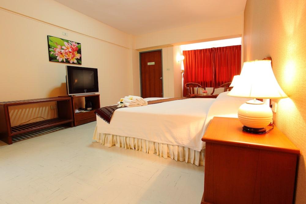 Regent Ramkhamhaeng 22 Hotel 3*